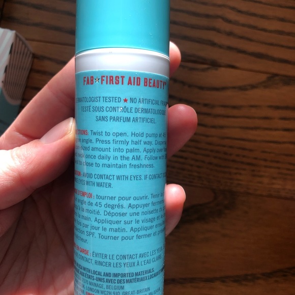 First Aid Beauty 10% Vitamin C Brightening Serum 50ml Sensitive Skin Safe - Picture 5 of 6